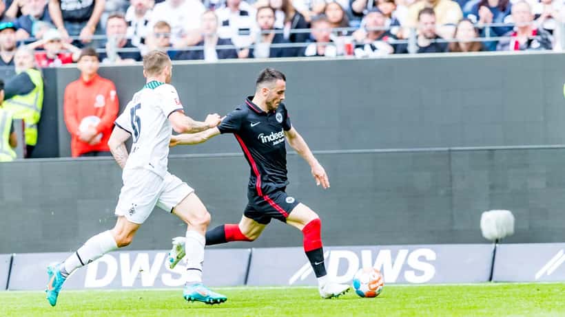 Filip Kostic in actie tijdens een profvoetbalwedstrijd