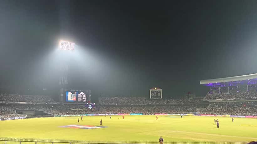 Vue aérienne du Eden Gardens stadium pendant un match IPL de cricket