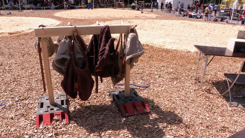 Lutteurs de Schwingen lors de la Fête de lutte Suisse, en action sur la sciure traditionnelle