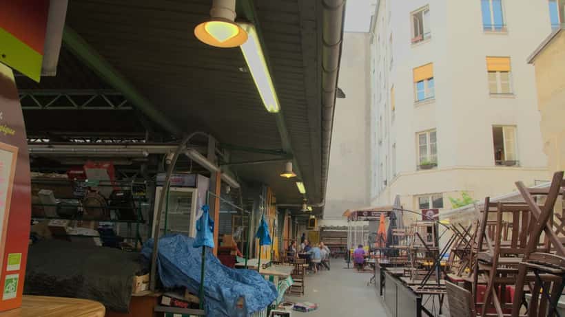 Vue intérieure du Marché des Enfants-Rouges à Paris, montrant ses étals couverts avant l'incendie d'octobre 2026