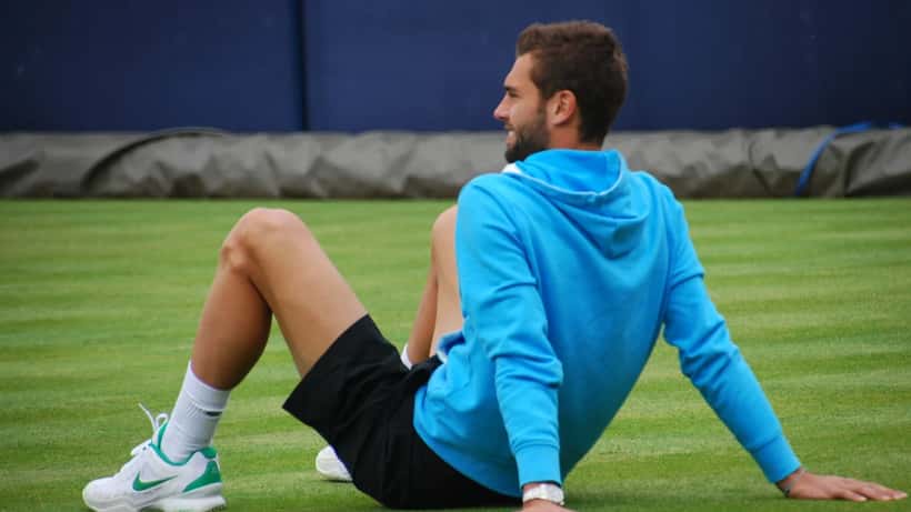 Benoît Paire lors d'un match de tennis, symbole des blessures chroniques chez les sportifs de haut niveau