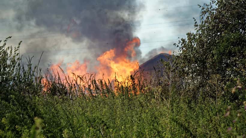 Deux granges en feu lors d'un incendie majeur, intervention de pompiers, septembre 2026