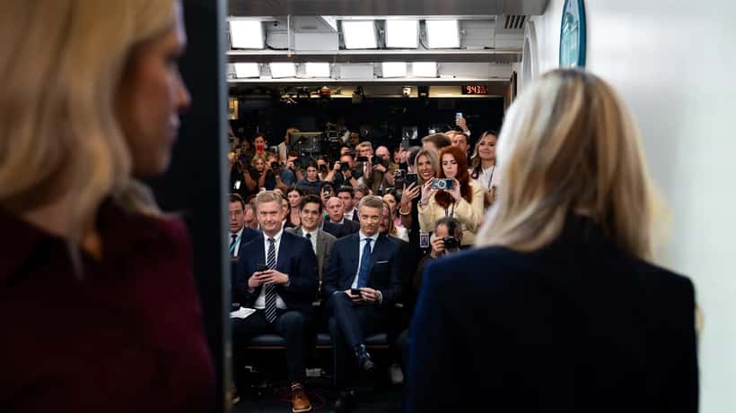 Press Secretary Katie Zacharia pitää ensimmäisen tiedotustilaisuutensa Valkoisessa talossa 13. lokakuuta 2026