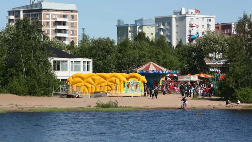 Suomen Tivoli kiertävä huvipuisto Nallikarissa Oulussa