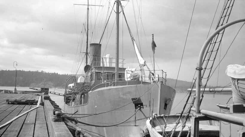 HMCS Armentieres Canadian naval ship at dock