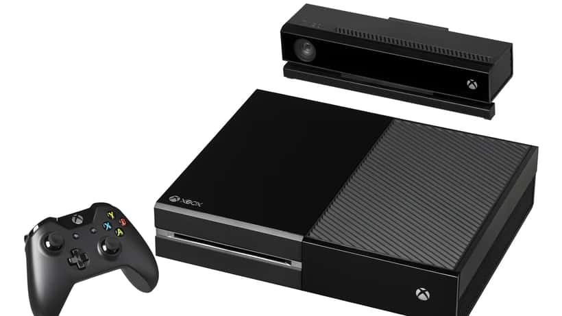 Xbox-konsoli oheislaitteineen modernissa peliympäristössä