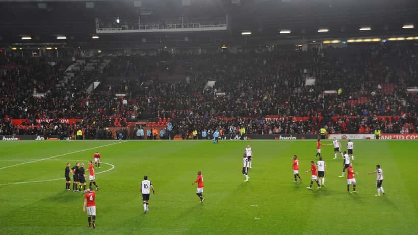 Manchester Unitedin Old Trafford -stadion — kesäkuun 2026 Carrick-sopimus ja siirtokesä työsuhdejuristien näkökulmasta