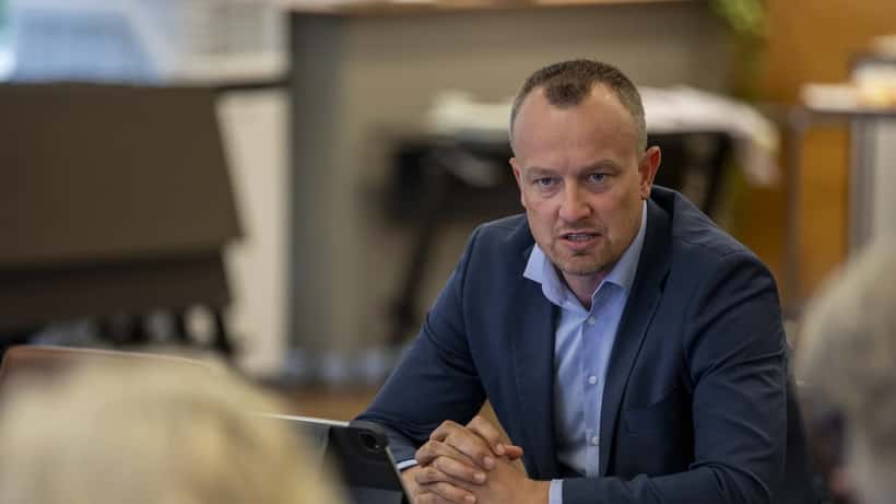 Sven Tore Løkslid i møte med Østlandssamarbeidets representantskap juni 2025