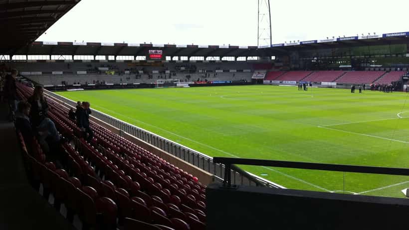 MCH Arena i Herning, hjemmebane for FC Midtjylland, ved natbelysning