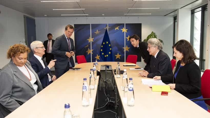 Tim Cook, vertrekkend Apple CEO, tijdens een bezoek aan de Europese Commissie in Brussel