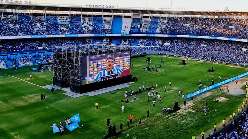Fußballspiel in der Copa Sudamericana – Stadionatmosphäre Südamerika