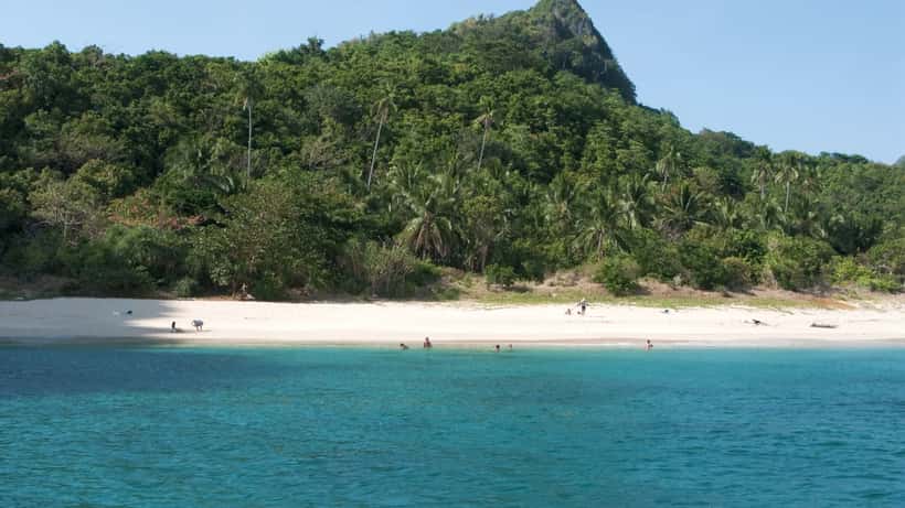 Tropischer Strand auf Palawan, Philippinen – Urlaubsziel mit Gesundheitsrisiken