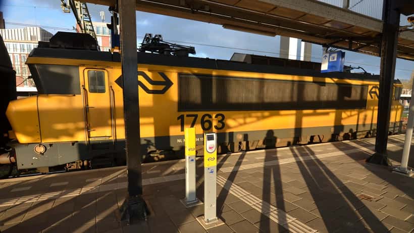 NS trein op het station van Almelo in 2019