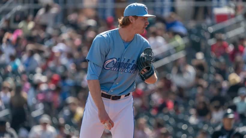 Lanceur de relève des Omaha Storm Chasers affiliés des Royals de Kansas City sur le monticule lors d'un match de baseball 2025