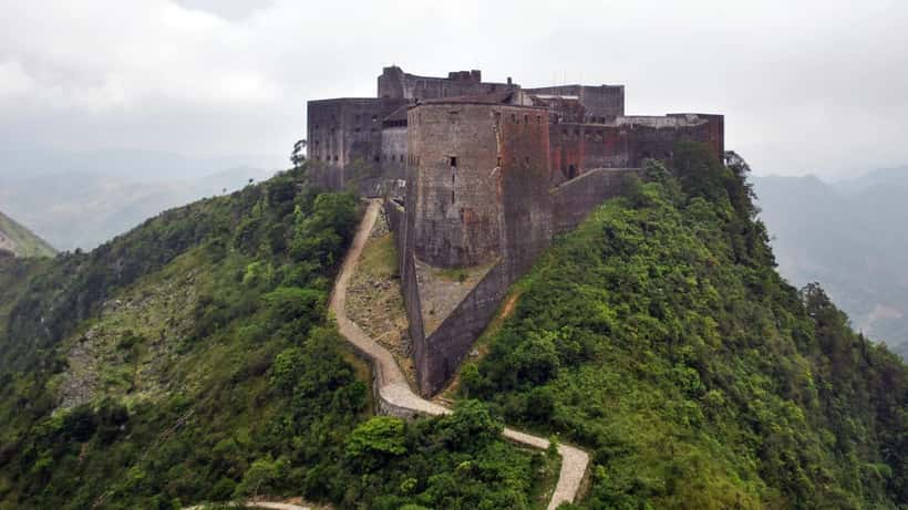 Vue aérienne de la Citadelle Laferrière en Haïti, forteresse historique classée UNESCO