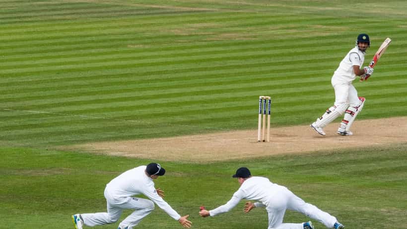 Cricket Test match in action between two players