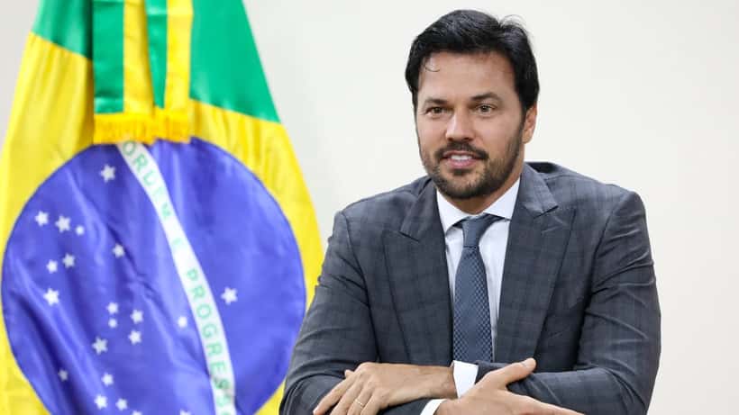 Fábio Faria, ex-ministro das Comunicações do Brasil, em foto oficial do Ministério das Comunicações