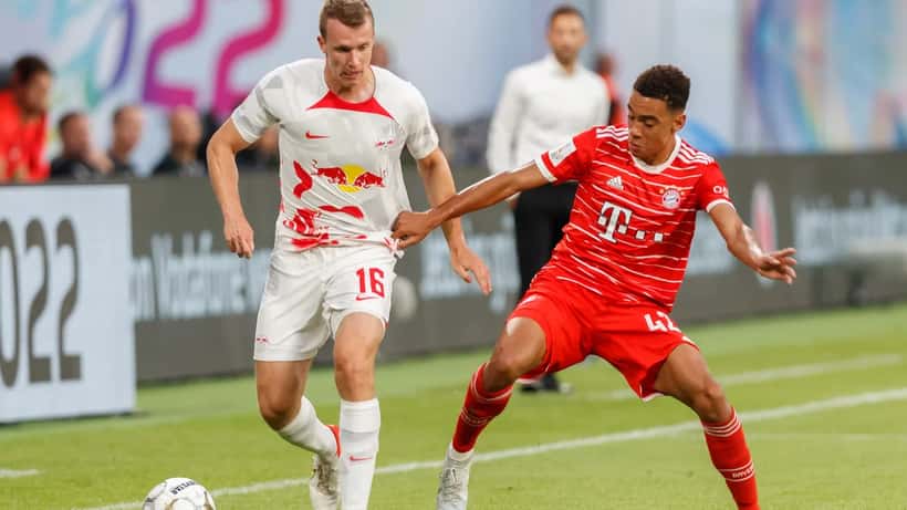 Joueur de football Bayern Munich lors d'un match en action