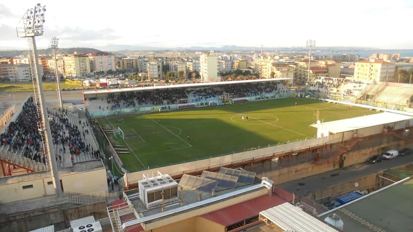 Stadio Ezio Scida di Crotone vuoto, sede della gara Cosenza-Potenza a porte chiuse