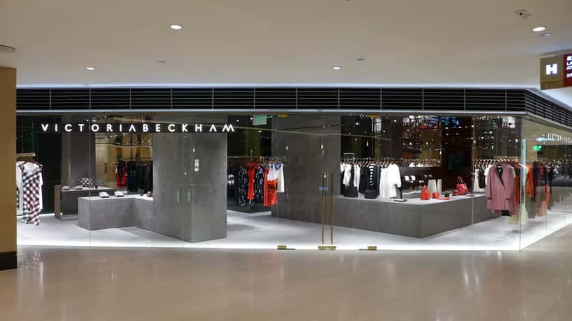 Victoria Beckham lors d'un lancement de collection dans une boutique, 2016