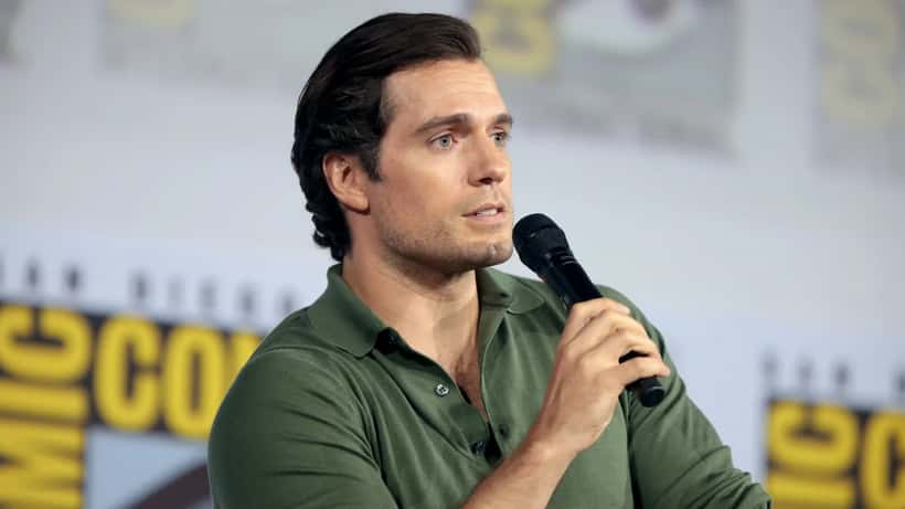 Henry Cavill em evento de imprensa