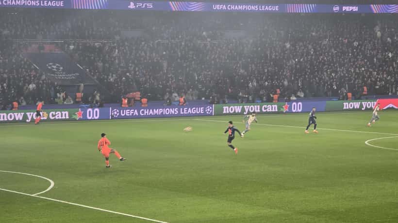 Savinho em ação pelo Manchester City contra o PSG na Champions League 2025