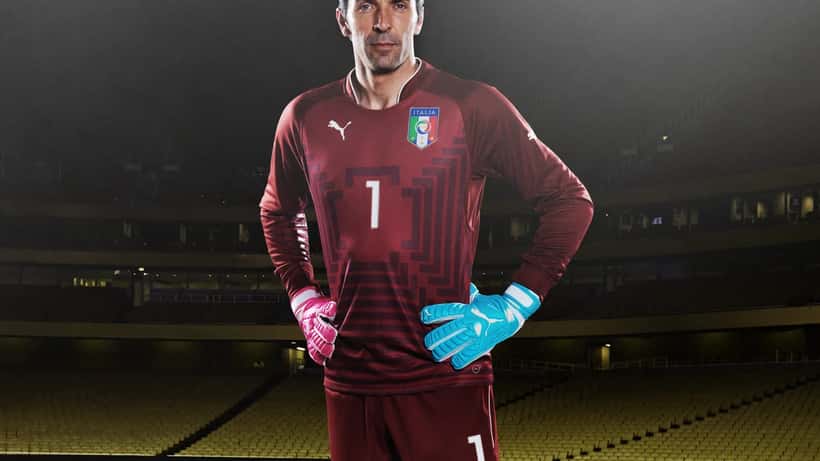 Gianluigi Buffon in divisa da portiere, foto ufficiale PUMA