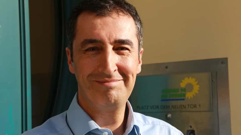 Cem Özdemir spricht bei einer politischen Veranstaltung als neuer Ministerpräsident von Baden-Württemberg