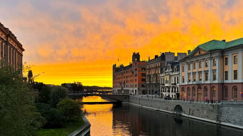 Regeringsbyggnader vid Norrström i Stockholm med Riksdagshuset i bakgrunden