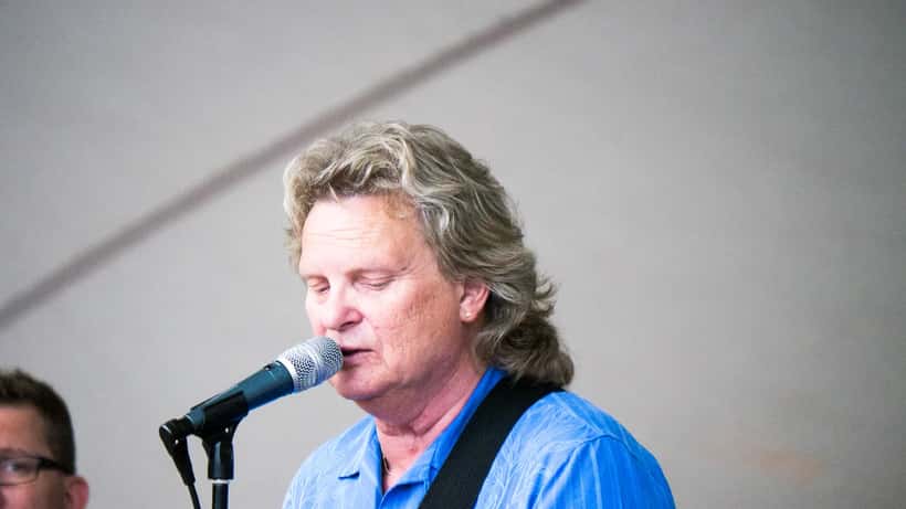 Pepe Willberg esiintyy lavalla konserttikiertueella
