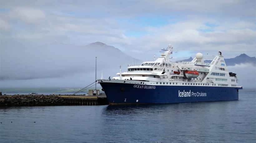 Cruise ship at harbour — passenger rights and maritime law in Canada