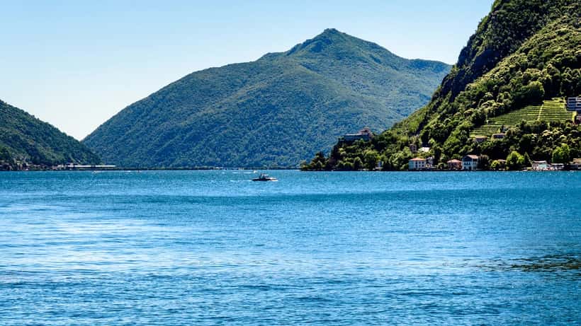 Vista di Lugano, canton Ticino, Svizzera — destinazione di migliaia di frontalieri italiani
