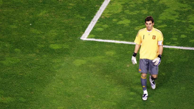 Torwart Casillas im Duell England gegen Spanien beim Fußballspiel