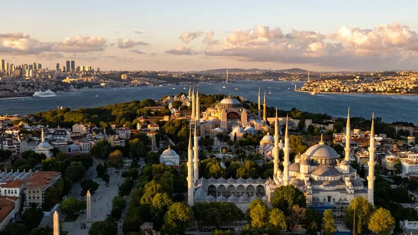 Péninsule historique et skyline moderne d'Istanbul en 2026