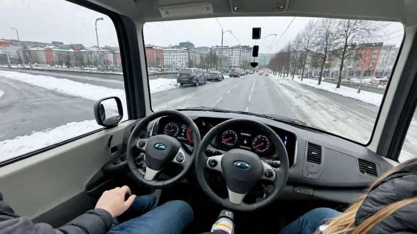 Innvendig i selvkjørende el-shuttle uten sjåfør i Oslo gater