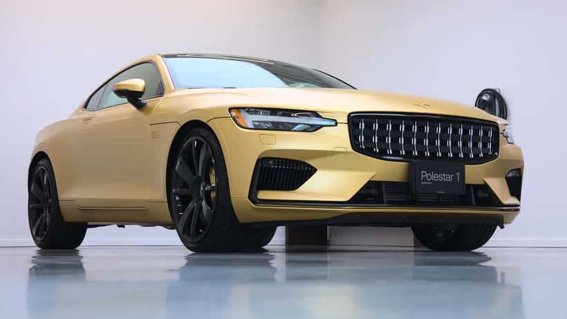 Polestar sähköauto avomaastossa