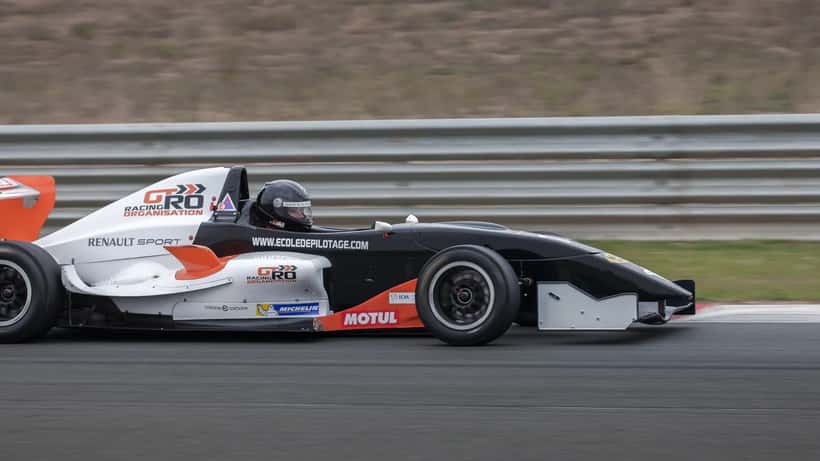 Formula Renault racing cars at a Spanish circuit, representing F1's extreme physical demands on drivers