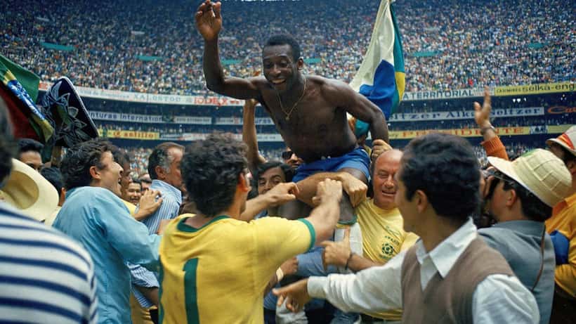 Pelé celebrating Brazil's 1970 World Cup victory, a legacy now governed by posthumous image rights law