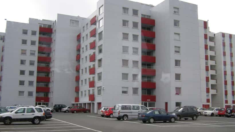 Nýbyggingar íbúðahúsa í Reykjavík við sólarlag