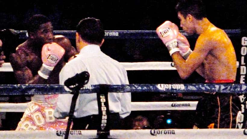 Adrien Broner in a boxing match against Antonio DeMarco