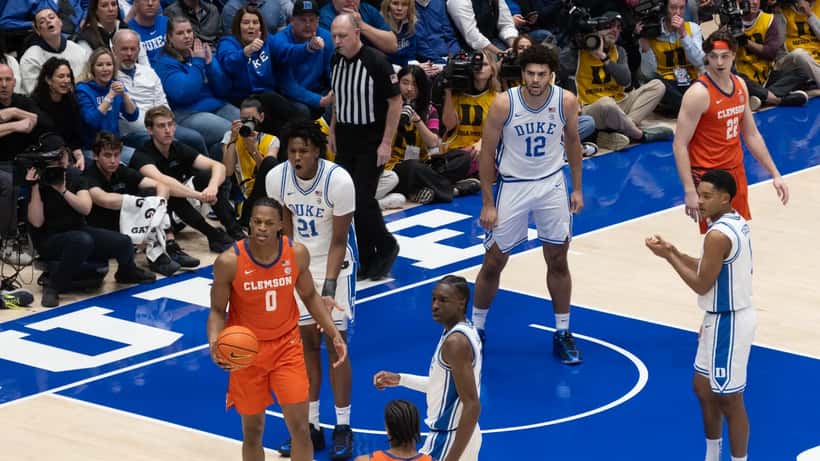 Cameron Boozer jugando con Duke Blue Devils contra Clemson en febrero de 2026