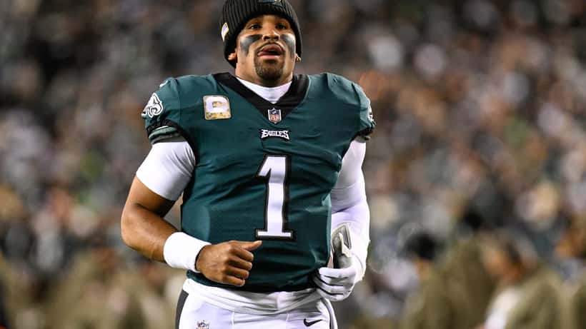 Jalen Hurts, quarterback de los Philadelphia Eagles, durante un partido de la NFL