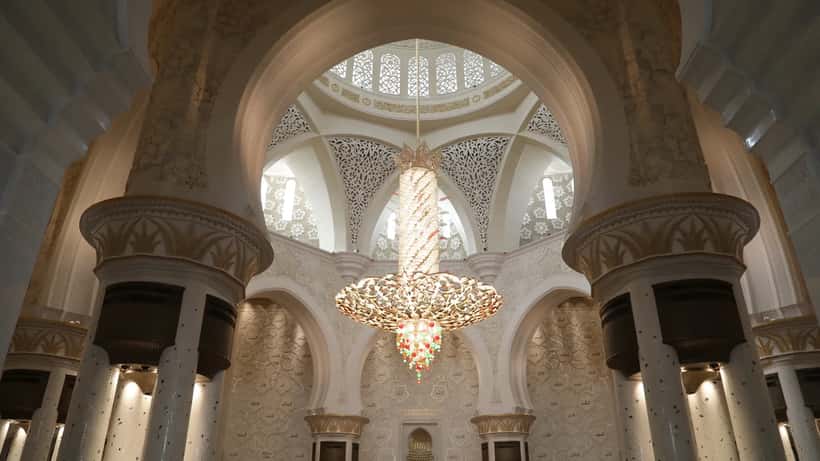 Sheikh Zayedin suuren moskeijan rukoushuone Abu Dhabissa