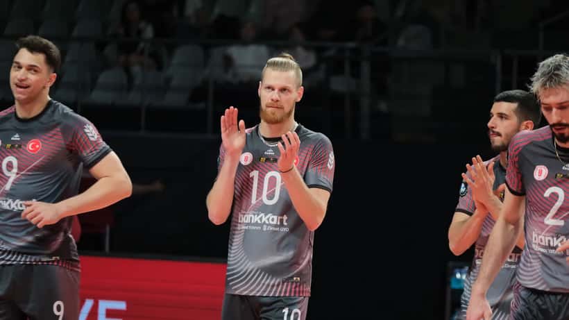 Joonas Jokela pelaa lentopalloturnauksessa 2026