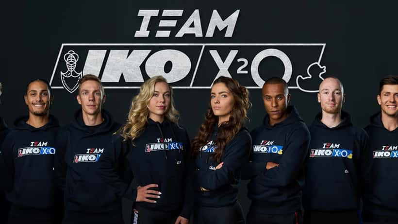 Team IKO-X2O schaatsploeg met Pien Hersman op de ijsbaan