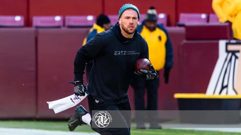 Zach Ertz in Philadelphia Eagles uniform during 2019 NFL game