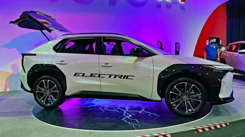 Toyota bZ4X Touring elbil 2026 på bilutställning