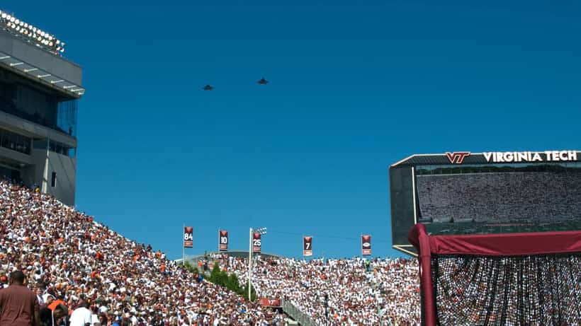 Vista aérea del Lane Stadium durante el partido de fútbol americano universitario entre Old Dominion y Virginia Tech