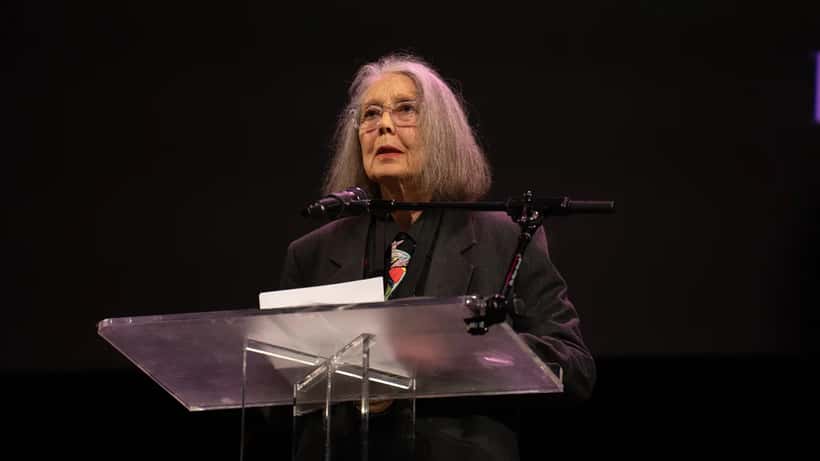 Anne Carson, dichteres en Nobelprijswinnaar Literatuur 2026, tijdens de 2024 National Book Awards