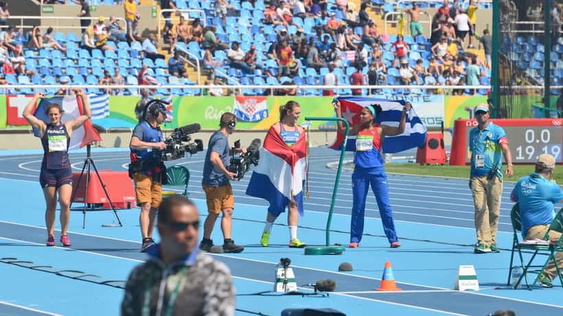 Mélina Robert-Michon lors de la cérémonie du lancer du disque aux JO de Rio 2016